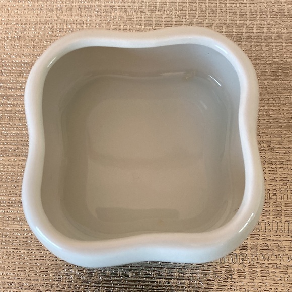 Vintage Porcelain Trinket Dish with Cover Miss Petticoat by Roth 1978 - Picture 4 of 6